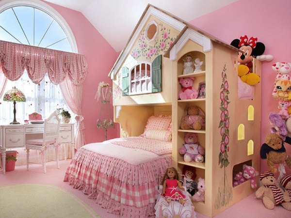 Phòng màu hồng với đầy đủ tiện nghi cho các cô nàng dễ thương