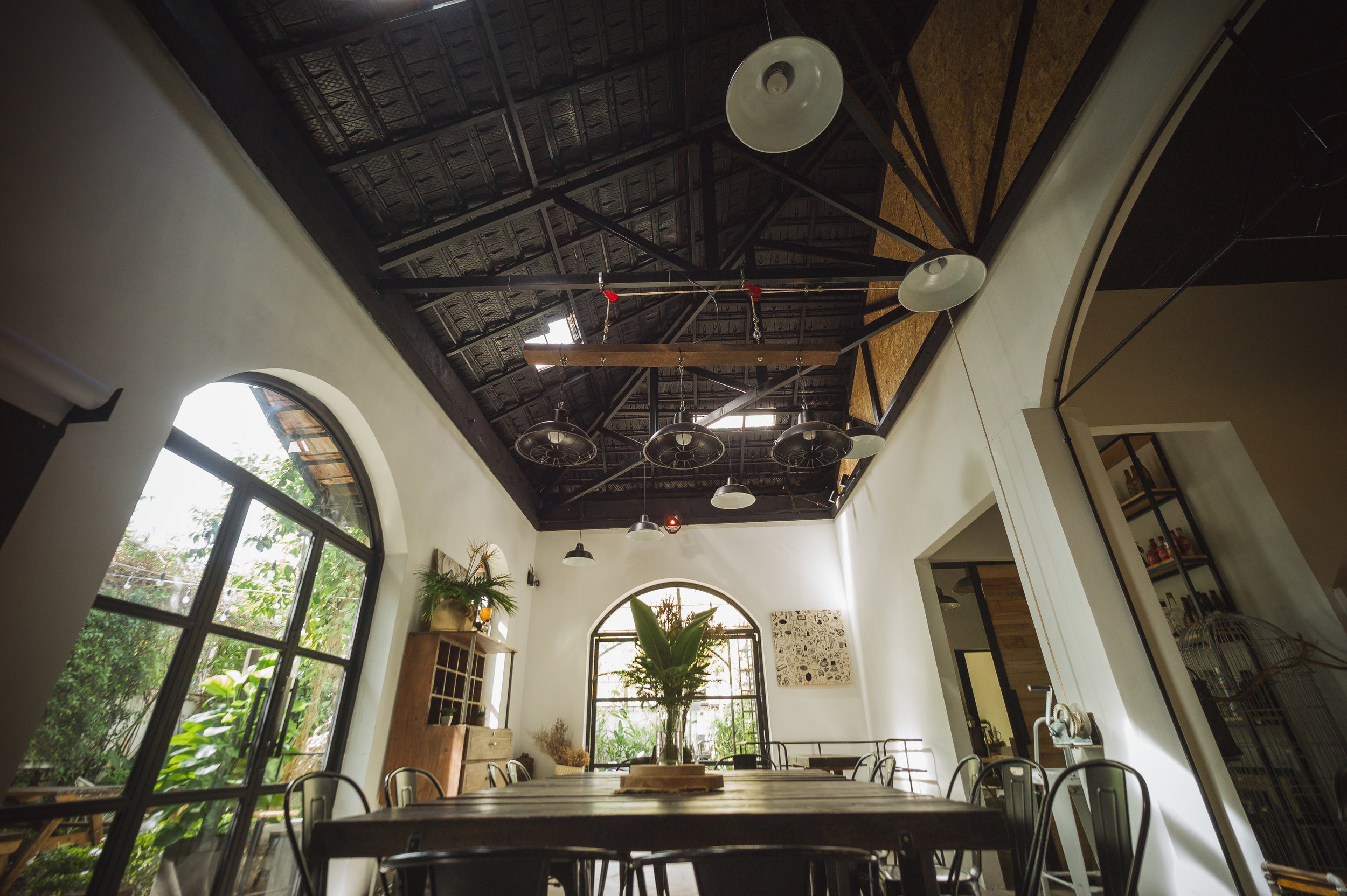 Thiet-ke-quan-cafe-khong-gian-mo-0