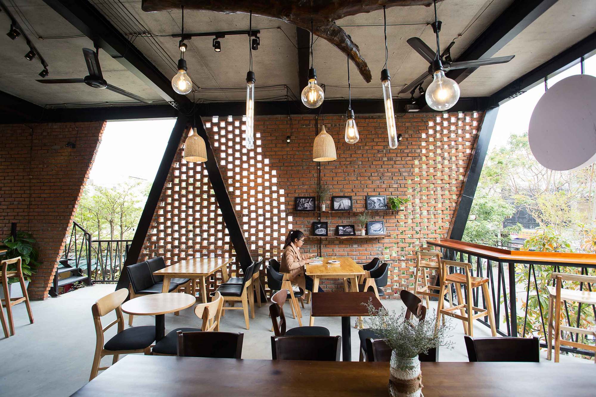 Thiet-ke-quan-cafe-nho-dep-gia-re-0